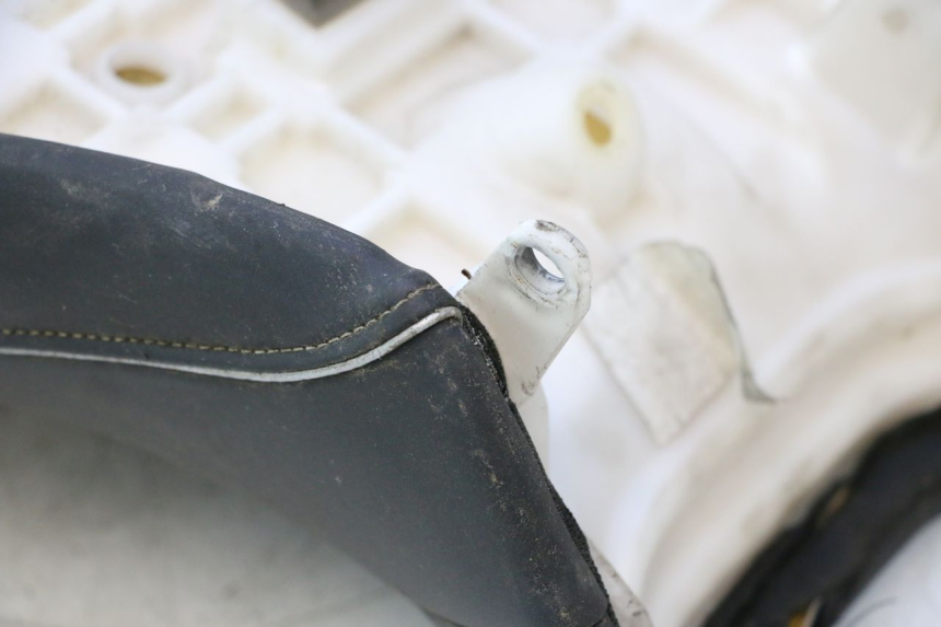photo de SELLA ANTERIORE SUZUKI SV S 650 (2003 - 2009) - Stato della superficie e materiale