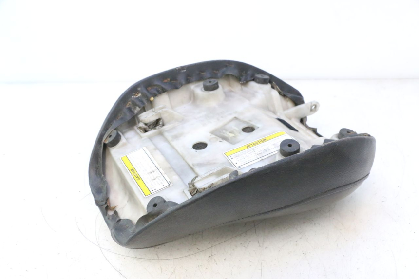 photo de SELLA ANTERIORE YAMAHA XV VIRAGO 535 (1988 - 2004) - Dettagli dei punti di fissaggio