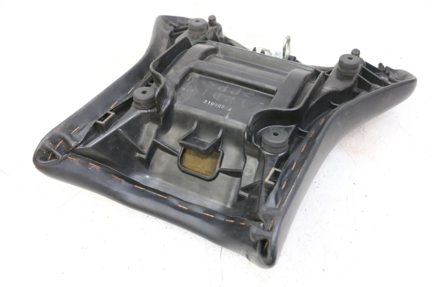 photo de SELLA ANTERIORE YAMAHA FZ1 FAZER 1000 (2007 - 2009) - Altra angolazione