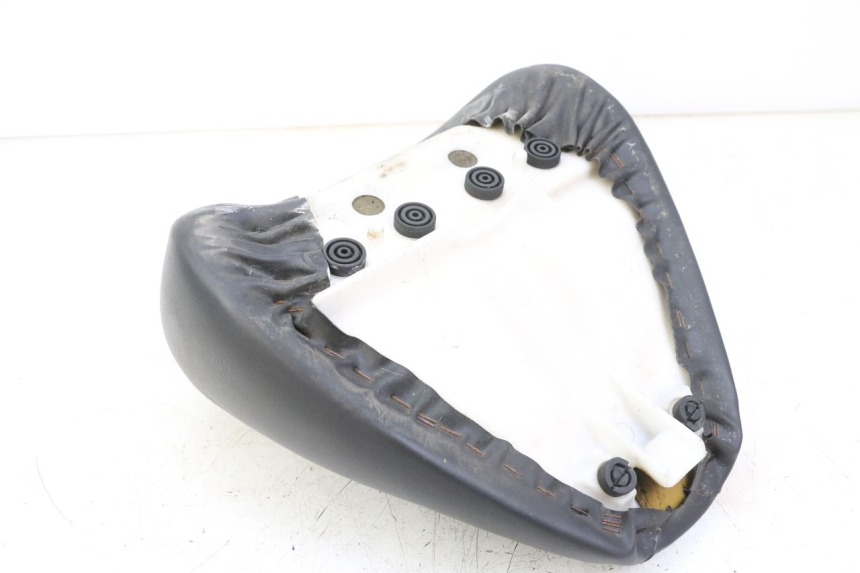 photo de SELLA ANTERIORE YAMAHA XVS DRAG STAR DRAGSTAR 650 (1997 - 2007) - Primo piano tecnico