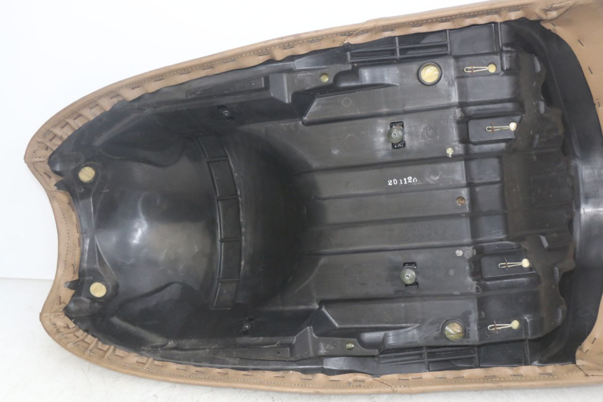 photo de SELLE ANTERIORE YAMAHA YP MAJESTY 400 (2004 - 2008) - Altra vista dell'articolo