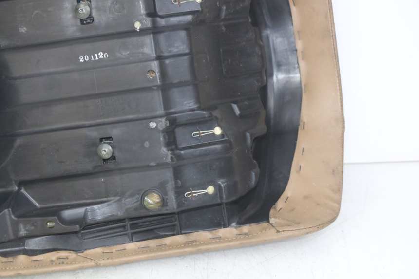 photo de SELLE ANTERIORE YAMAHA YP MAJESTY 400 (2004 - 2008) - Caratteristiche distintive