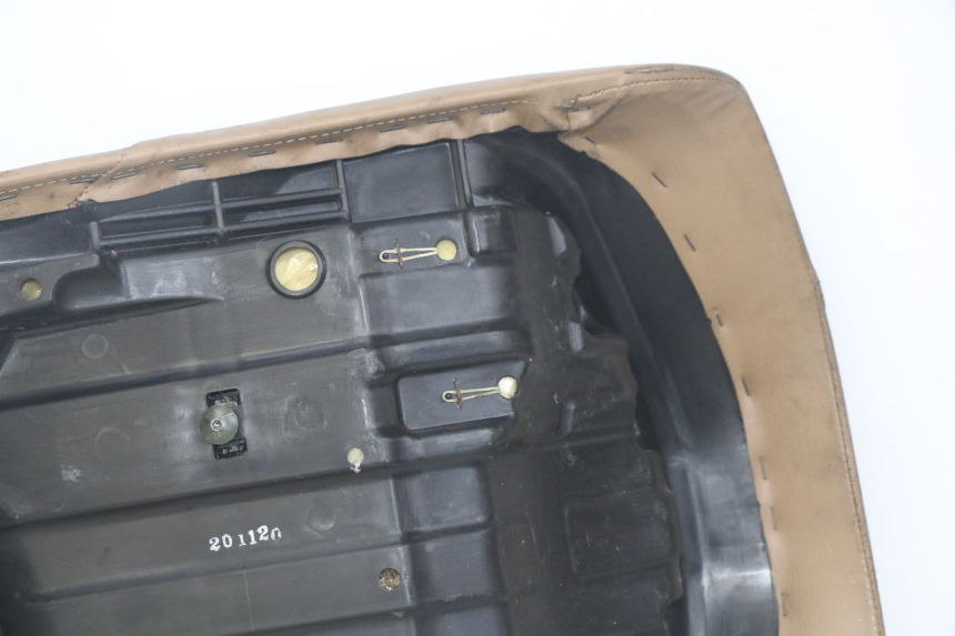 photo de SELLE ANTERIORE YAMAHA YP MAJESTY 400 (2004 - 2008) - Zoom sui componenti