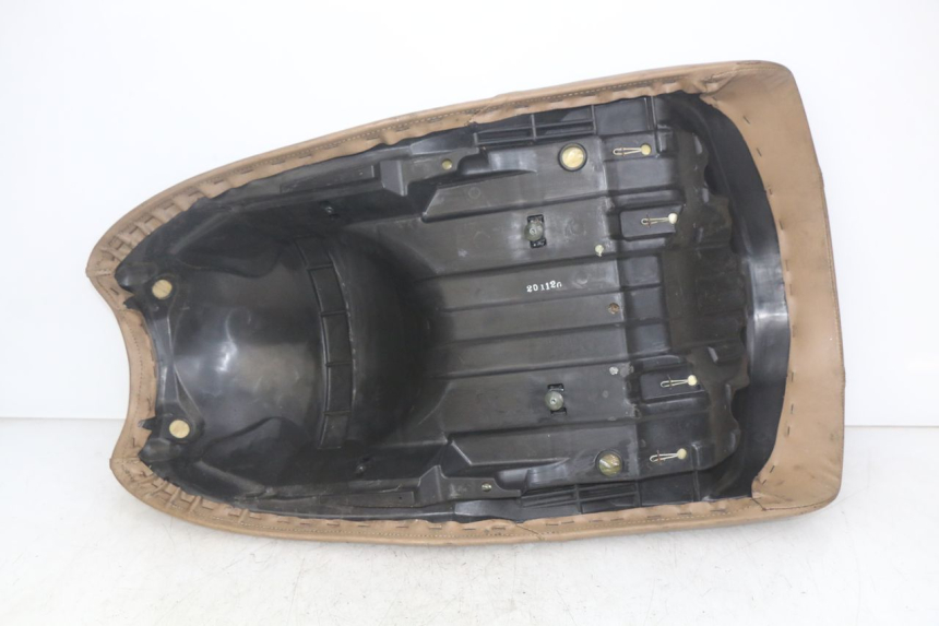 photo de SELLE ANTERIORE YAMAHA YP MAJESTY 400 (2004 - 2008) - Primo piano ad alta risoluzione