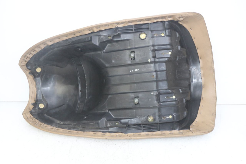 photo de SELLE ANTERIORE YAMAHA YP MAJESTY 400 (2004 - 2008) - Primo piano tecnico