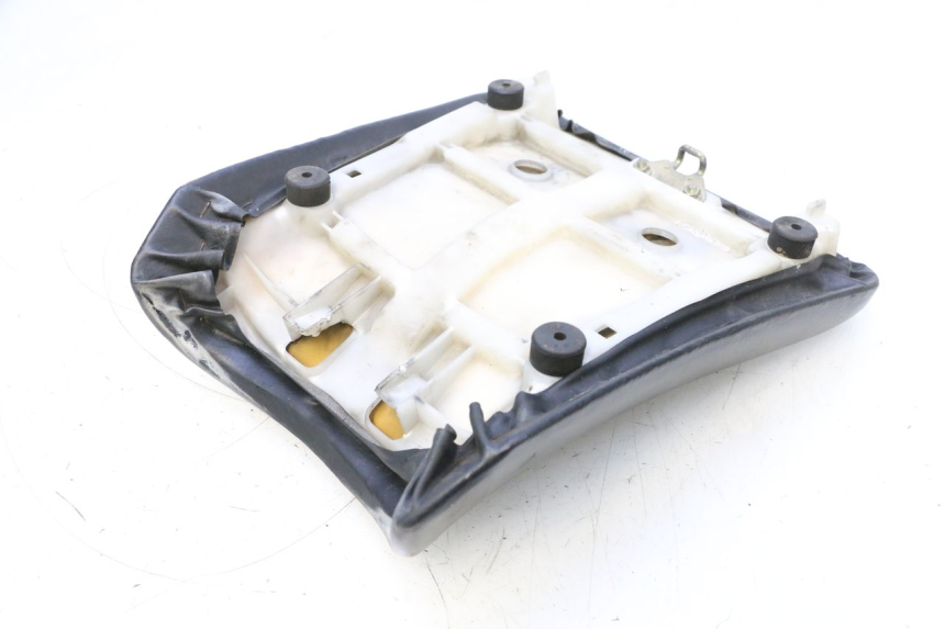 photo de SELLA ANTERIORE YAMAHA YZF R GENESIS 750 (1993 - 1998) - Dettagli dei punti di fissaggio