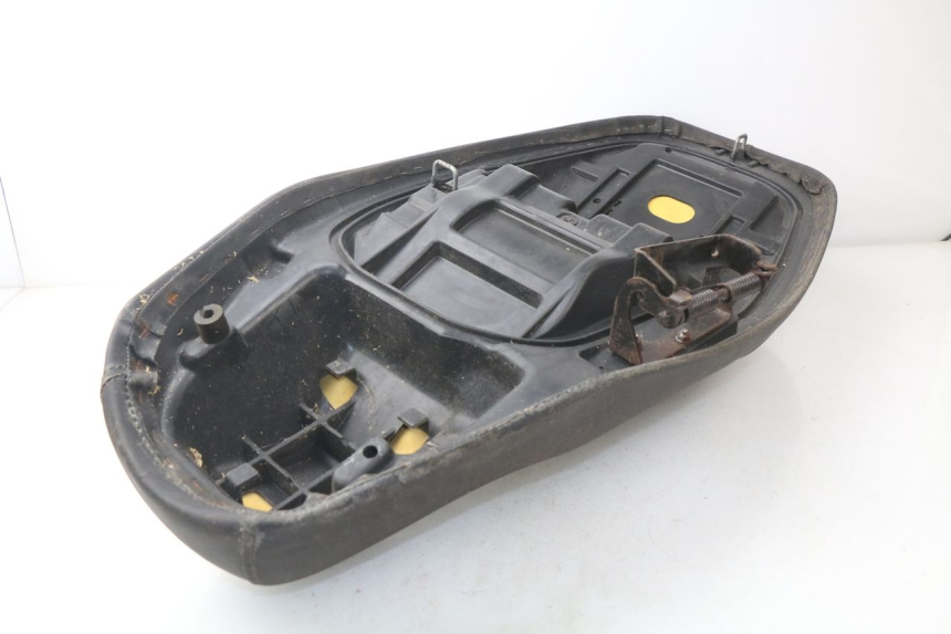 photo de SELLE JONWAY AZTRAL 125 (2008 - 2017) - Stato della superficie e materiale