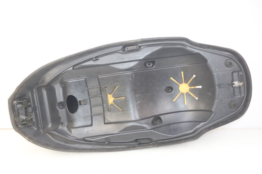 photo de SELLE PIAGGIO BEVERLY 125 (2010 - 2015) - Angolazione alternativa