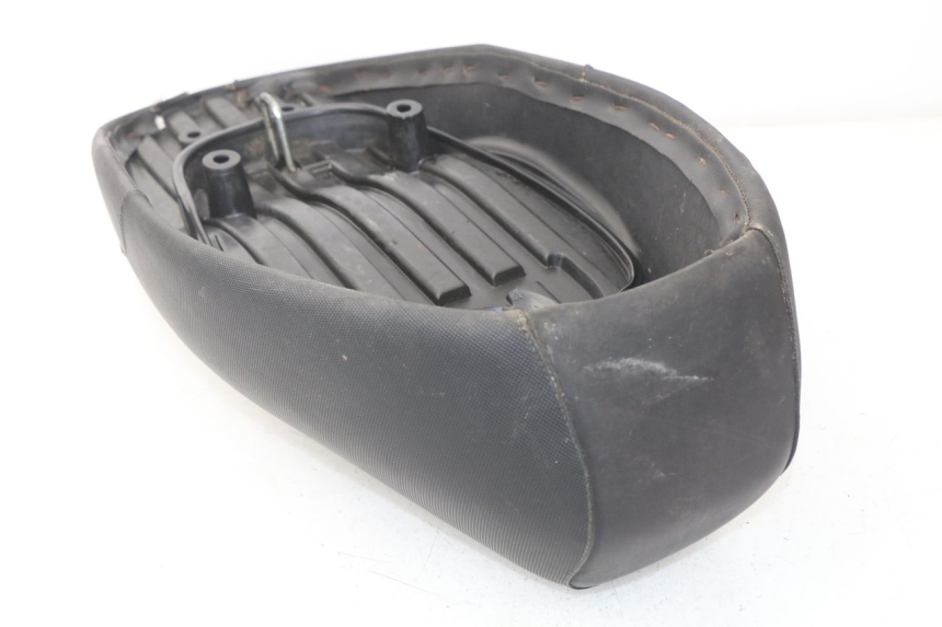 photo de SELLE MBK BOOSTER SPIRIT 50 (2004 - 2017) - Dettagli dei punti di fissaggio