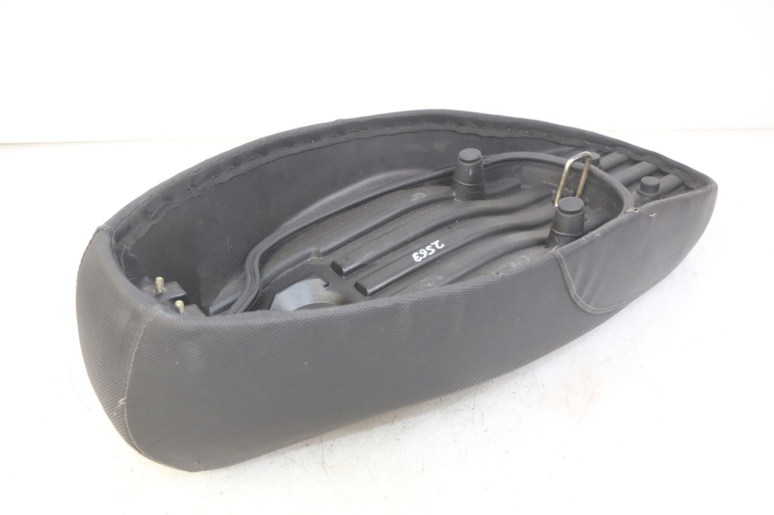 photo de SELLE MBK BOOSTER SPIRIT 50 (2004 - 2017) - Dettagli dei punti di fissaggio