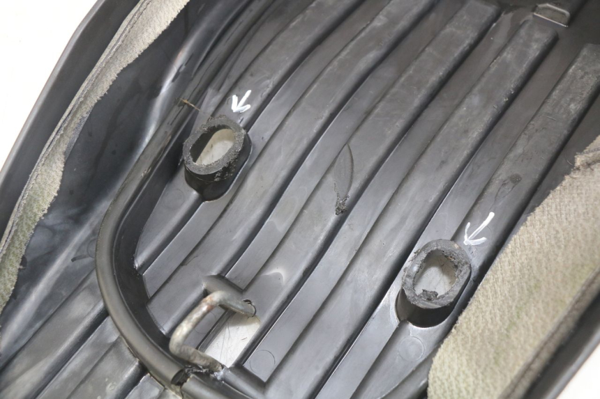 photo de SELLE MBK BOOSTER SPIRIT 50 (2004 - 2017) - Stato della superficie e materiale