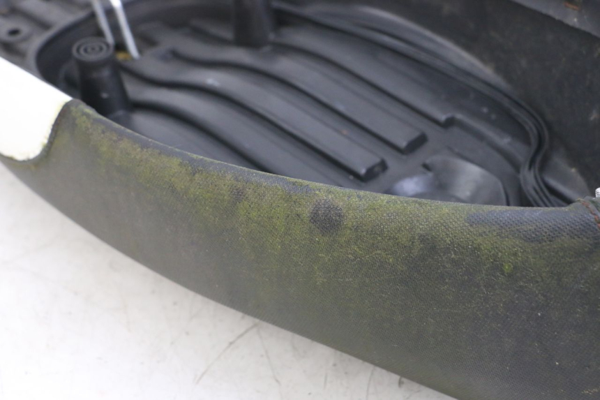 photo de SELLE MBK BOOSTER SPIRIT 50 (2004 - 2017) - Dettagli dei punti di fissaggio