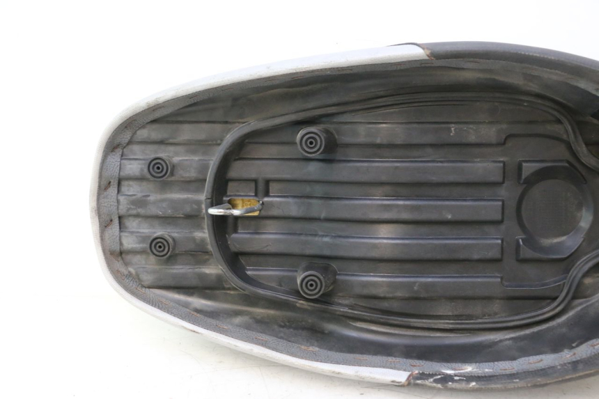 photo de SELLE MBK BOOSTER SPIRIT 50 (2004 - 2017) - Zoom sui componenti