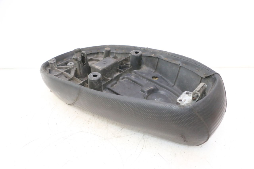 photo de SELLE MBK BOOSTER SPIRIT 50 (1999 - 2003) - Dettagli dei punti di fissaggio