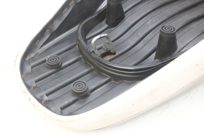 photo de SELLE MBK BOOSTER SPIRIT NAKED 50 (2004 - 2017) - Zoom sui componenti