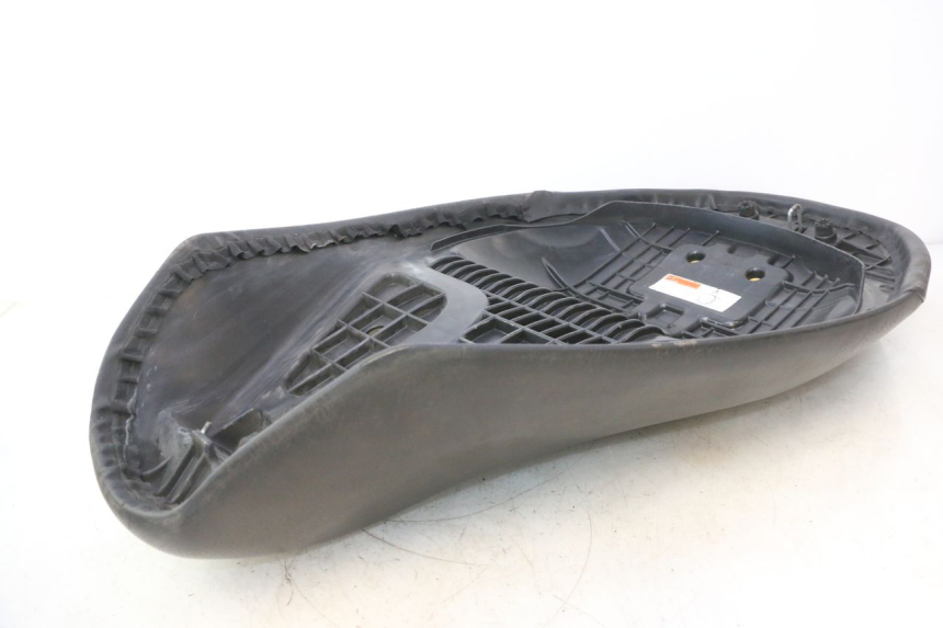 photo de SELLE SUZUKI BURGMAN 125 (2007 - 2014) - Marcature e riferimenti originali