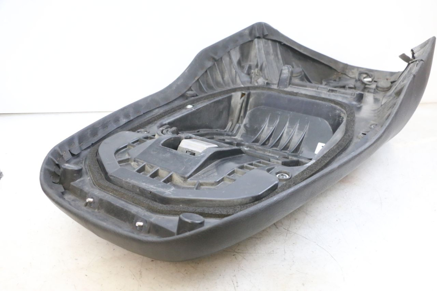 photo de SELLA SUZUKI BURGMAN EXECUTIVE ABS 650 (2006 - 2012) - Angolazione alternativa