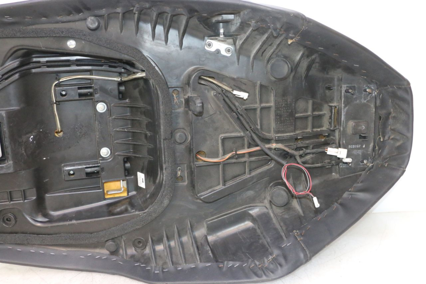photo de SELLA SUZUKI BURGMAN EXECUTIVE ABS 650 (2006 - 2012) - Altra angolazione