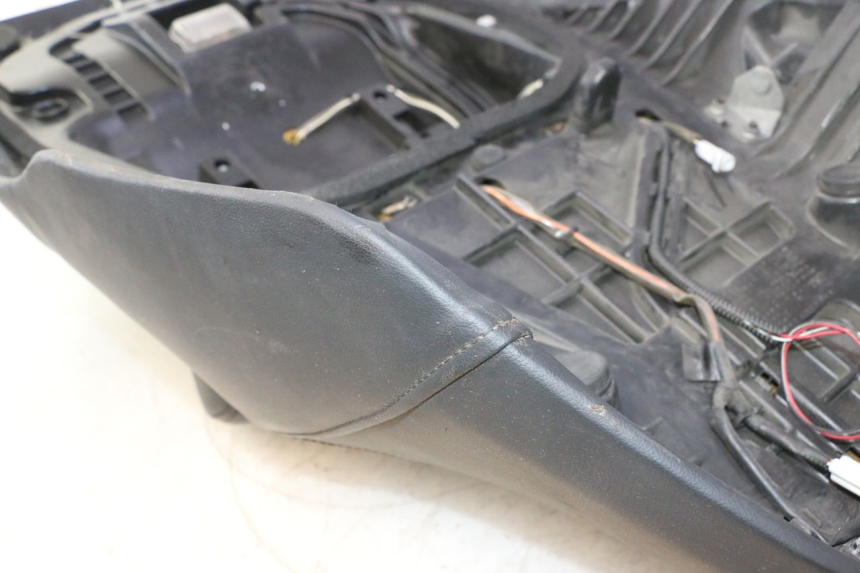 photo de SELLA SUZUKI BURGMAN EXECUTIVE ABS 650 (2006 - 2012) - Dettagli dei punti di fissaggio