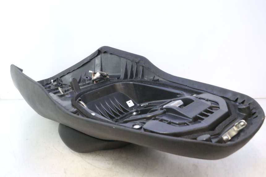photo de SELLA SUZUKI BURGMAN EXECUTIVE ABS 650 (2006 - 2012) - Angolazione alternativa
