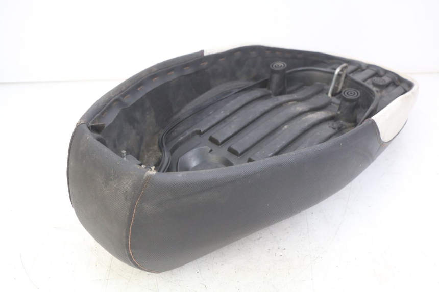 photo de SELLE YAMAHA BW'S EASY 50 (2013 - 2016) - Zoom sui componenti