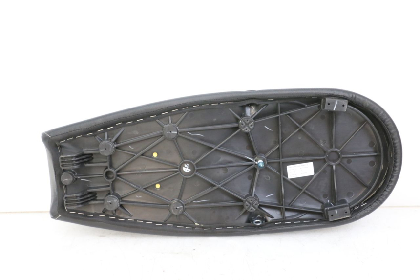 photo de SELLA ROYAL ENFIELD CONTINENTAL GT 650 (2019 - 2024) - Dettagli dei punti di fissaggio