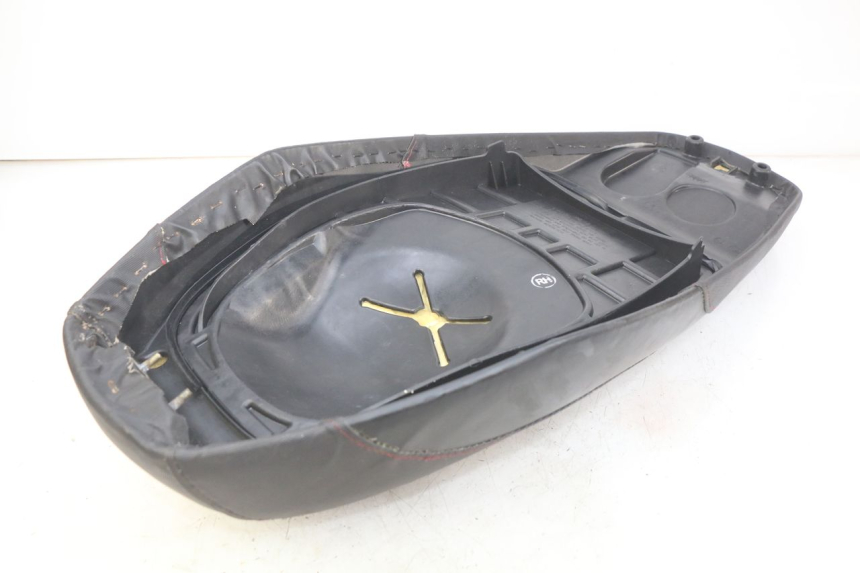 photo de SELLE SYM CROX 4T 50 (2016 - 2023) - Stato della superficie e materiale