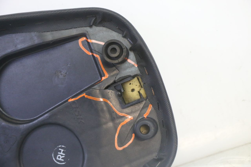 photo de SELLE SYM CROX 4T 50 (2016 - 2023) - Stato della superficie e materiale