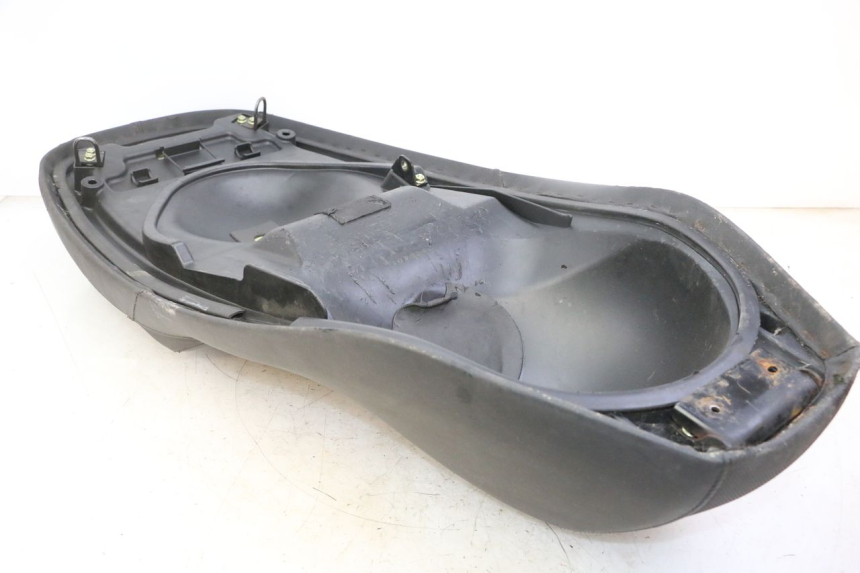 photo de SELLE KYMCO DINK STREET 125 (2009 - 2014) - Stato della superficie e materiale