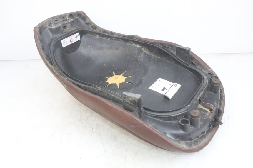 photo de SELLE PEUGEOT DJANGO 4T 50 (2014 - 2019) - Dettaglio del componente