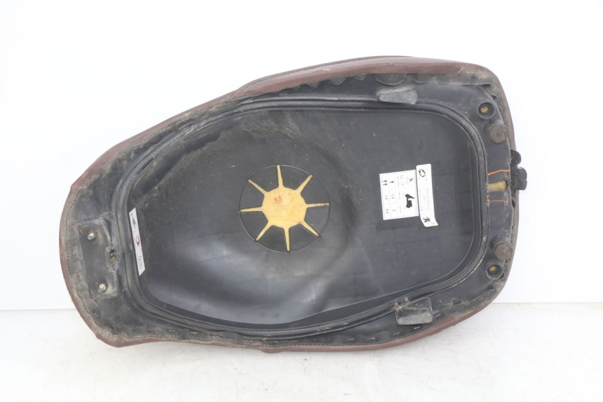 photo de SELLE PEUGEOT DJANGO 4T 50 (2014 - 2019) - Caratteristiche distintive