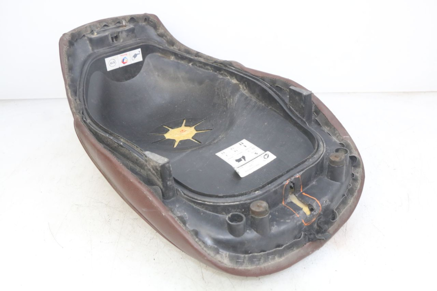 photo de SELLE PEUGEOT DJANGO 4T 50 (2014 - 2019) - Marcature e riferimenti originali