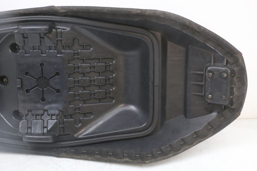 photo de SELLA LONGJIA EASY MAX 125 (2020 - 2024) - Stato della superficie e materiale