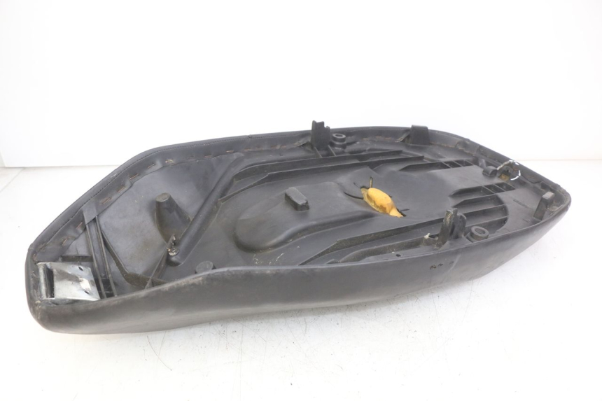 photo de SELLE PEUGEOT ELYSEO 125 (1999 - 2004) - Altra vista dell'articolo