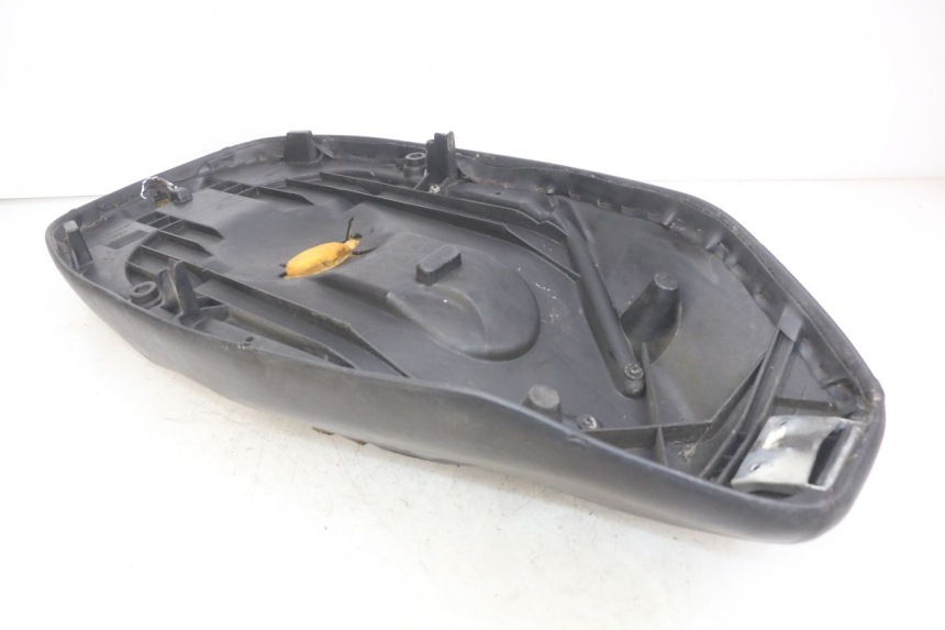 photo de SELLE PEUGEOT ELYSEO 125 (1999 - 2004) - Zoom sui componenti