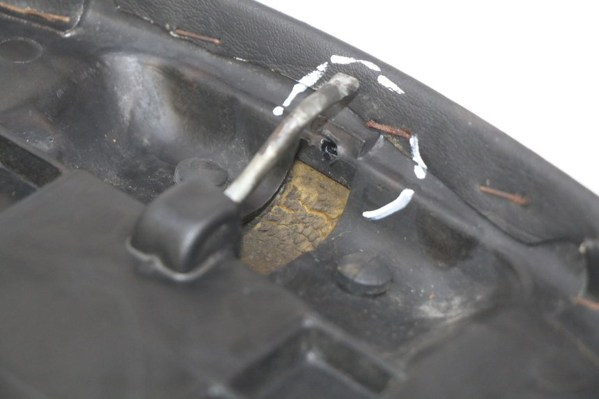 photo de SELLE PEUGEOT ELYSEO 125 (1999 - 2004) - Focus sulla struttura