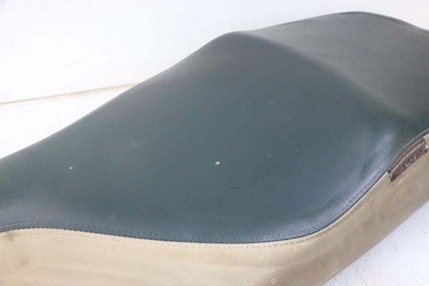 photo de SELLE PEUGEOT ELYSEO 125 (1999 - 2004) - Dettaglio del componente