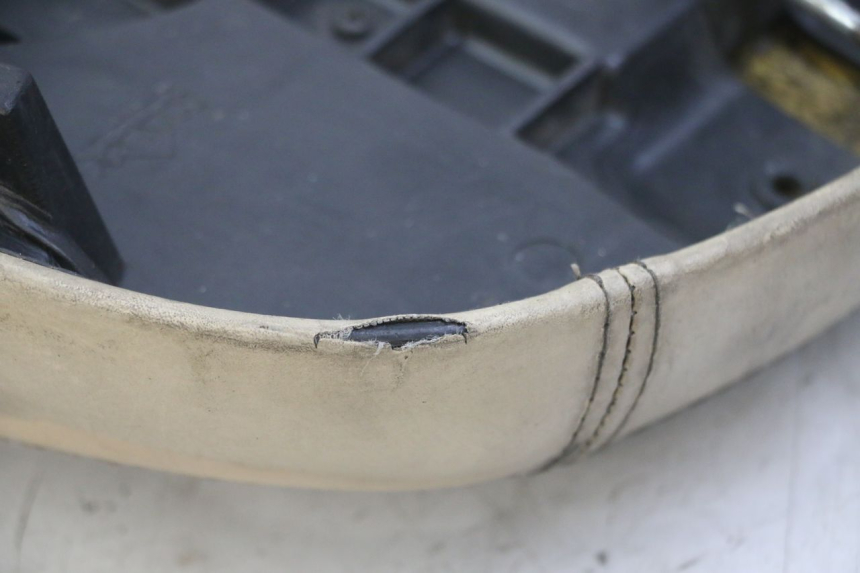 photo de SELLE PEUGEOT ELYSEO 125 (1999 - 2004) - Caratteristiche distintive