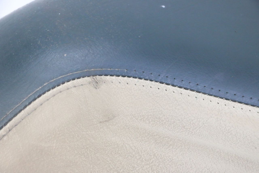 photo de SELLE PEUGEOT ELYSEO 125 (1999 - 2004) - Zoom sullo stato d'uso