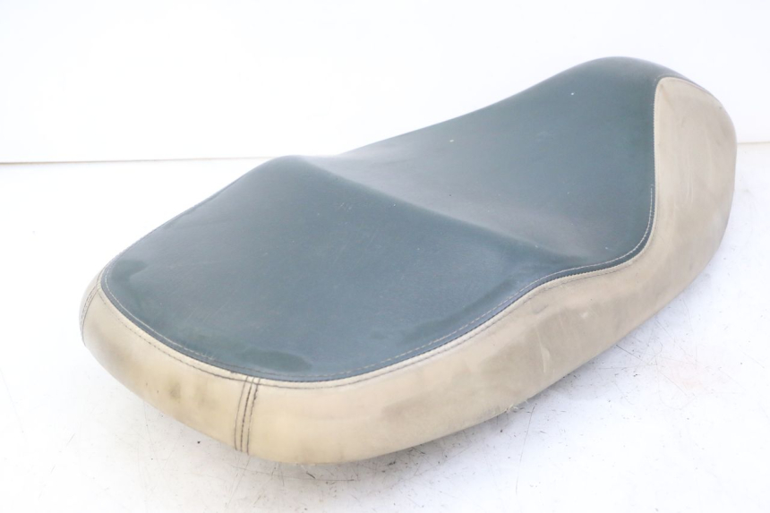 photo de SELLE PEUGEOT ELYSEO 125 (1999 - 2004) - Dettagli dei punti di fissaggio