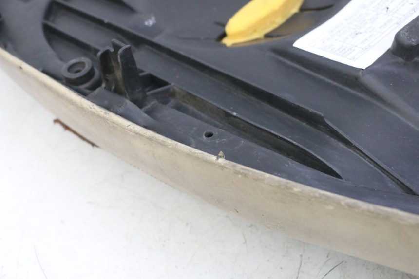 photo de SELLE PEUGEOT ELYSEO 125 (1999 - 2004) - Stato della superficie e materiale