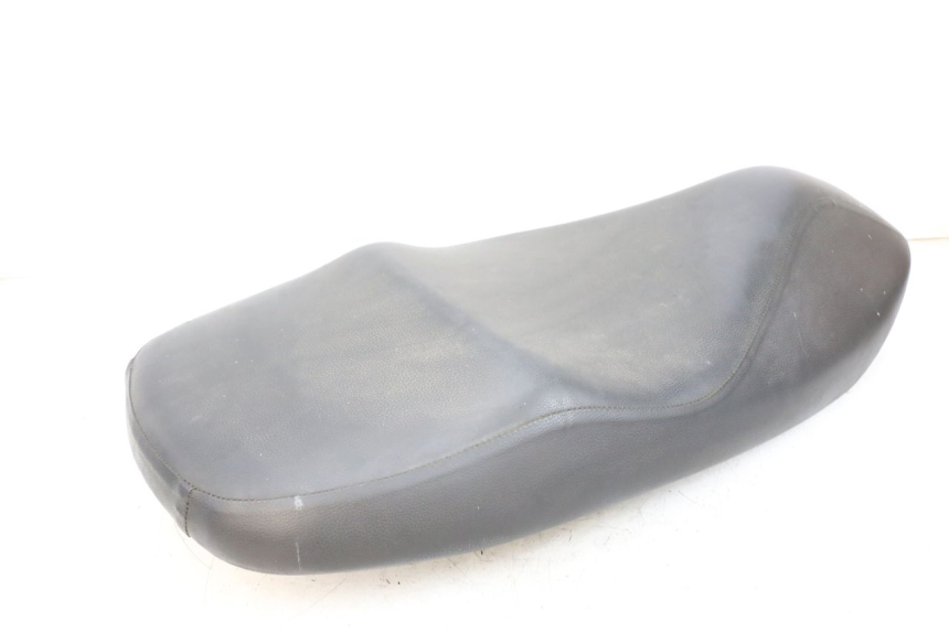 photo de SELLE PEUGEOT ELYSEO 125 (1999 - 2004) - Caratteristiche distintive