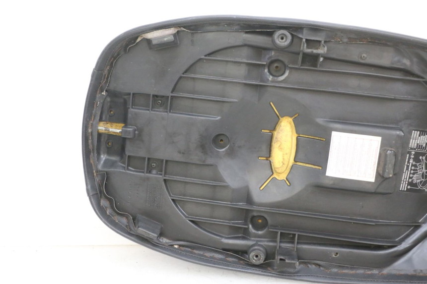 photo de SELLE PEUGEOT ELYSEO 125 (1999 - 2004) - Stato della superficie e materiale