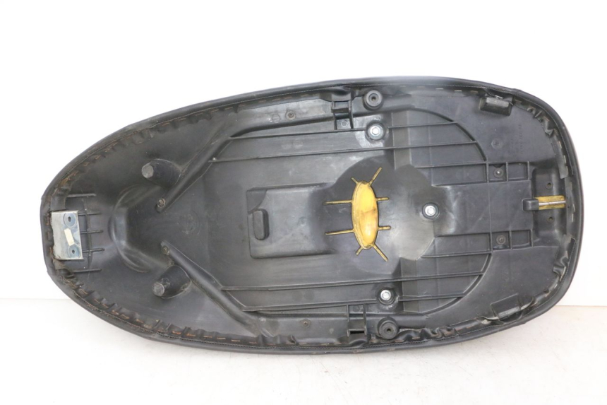 photo de SELLE PEUGEOT ELYSTAR 50 (2002 - 2014) - Dettagli dei punti di fissaggio