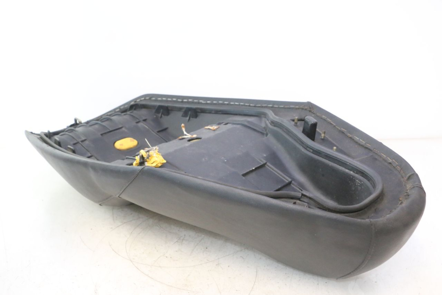 photo de SELLE HONDA FES PANTHEON 2T 125 (1998 - 2002) - Altra vista dell'articolo