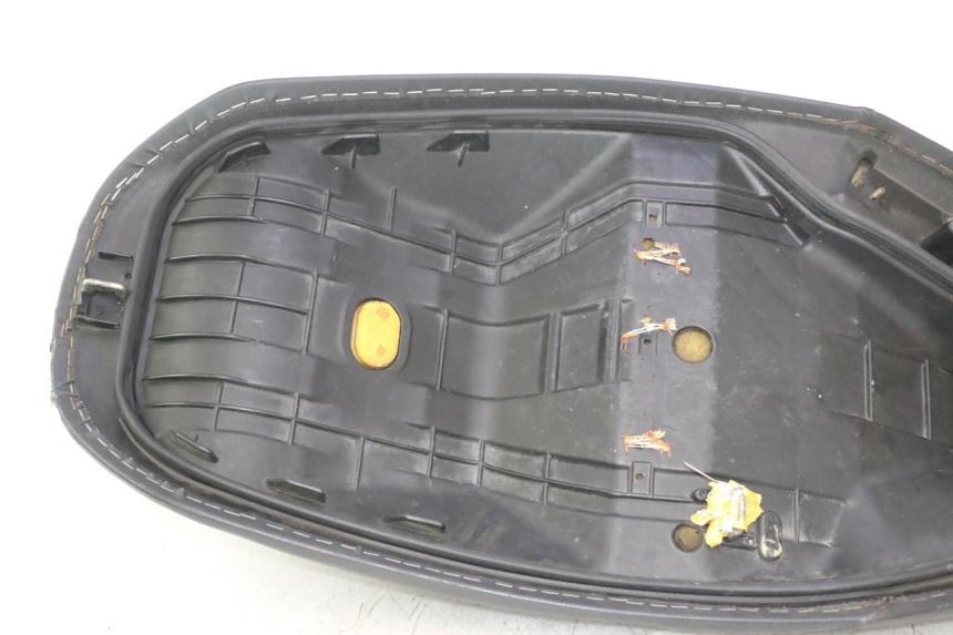 photo de SELLE HONDA FES PANTHEON 2T 125 (1998 - 2002) - Primo piano tecnico