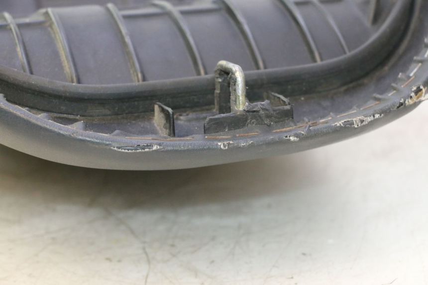 photo de SELLE HONDA FES PANTHEON 2T 125 (1998 - 2002) - Stato della superficie e materiale