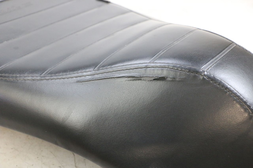 photo de SELLE SYM FIDDLE 3 III 125 (2014 - 2020) - Stato della superficie e materiale