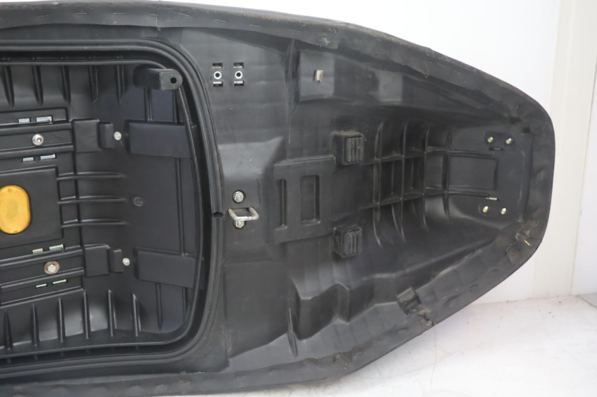 photo de SELLA HONDA FJS SILVER WING SILVERWING 400 (2005 - 2008) - Angolazione alternativa
