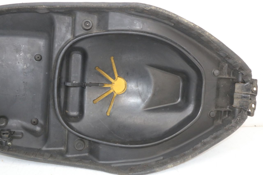 photo de SELLA PIAGGIO FLY 4T 50 (2004 - 2010) - Marcature e riferimenti originali